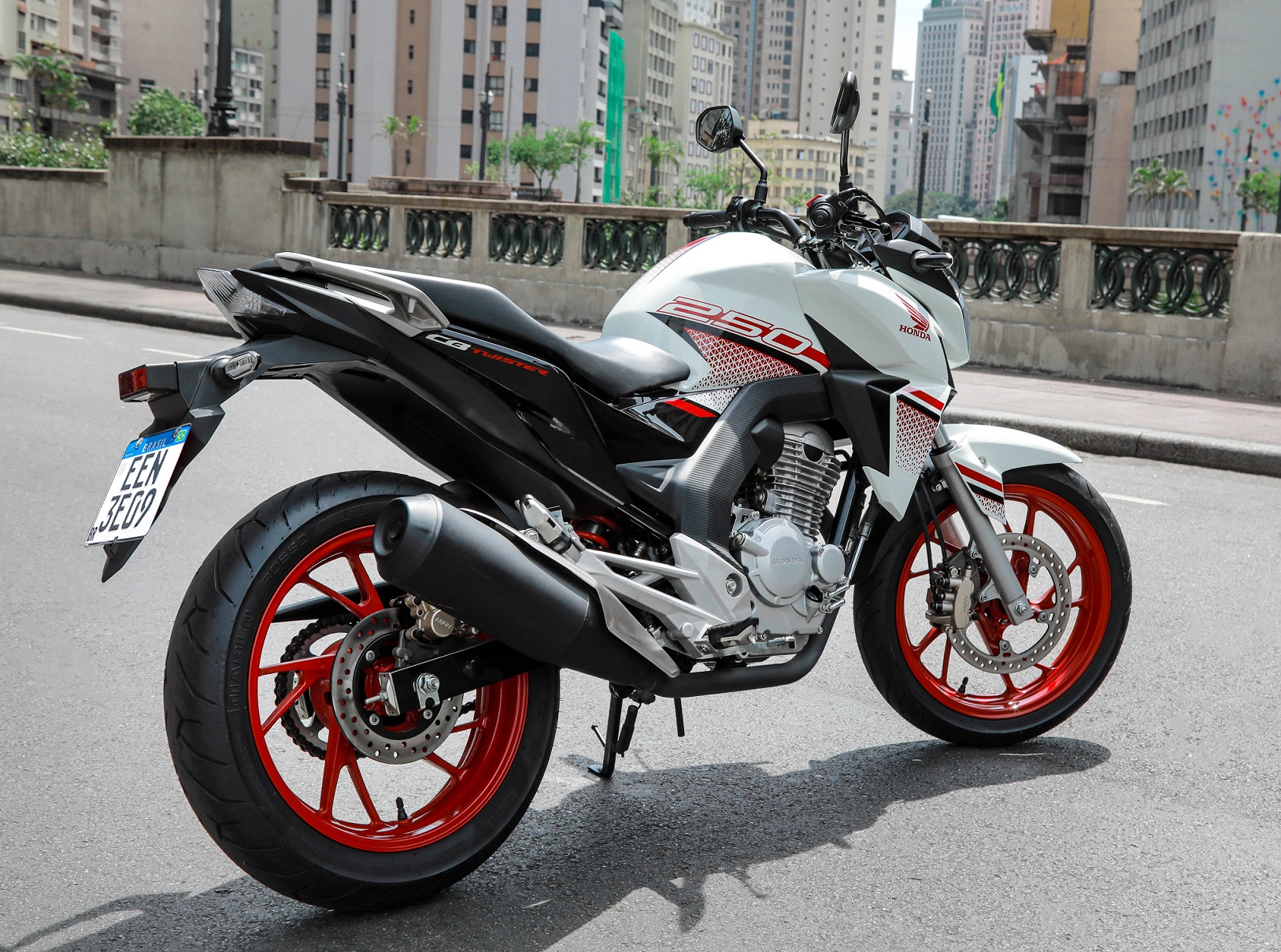 VALE A PENA TER UMA HONDA CBX 250 TWISTER EM 2022? 